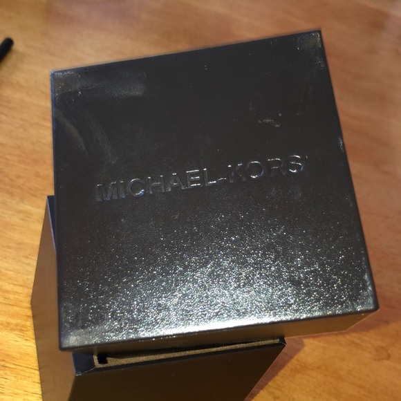 Michael Kors watch box - Picture 2 of 3